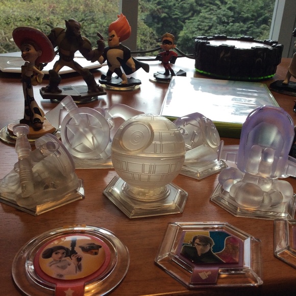 Xbox 360 Infinity Game and Accessories - Picture 6 of 9